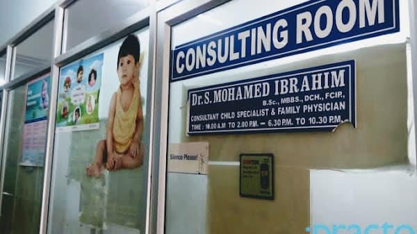 S.M Hospital & Pharmacy - Padma Ambulance Service Mannadi