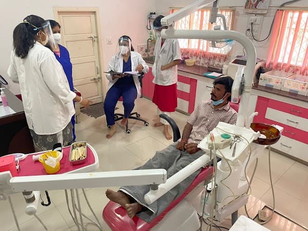 SV SPECIALTY HEALTH CARE ( EYE AND DENTAL HOSPITAL ) - Padma Ambulance Service Saligramam