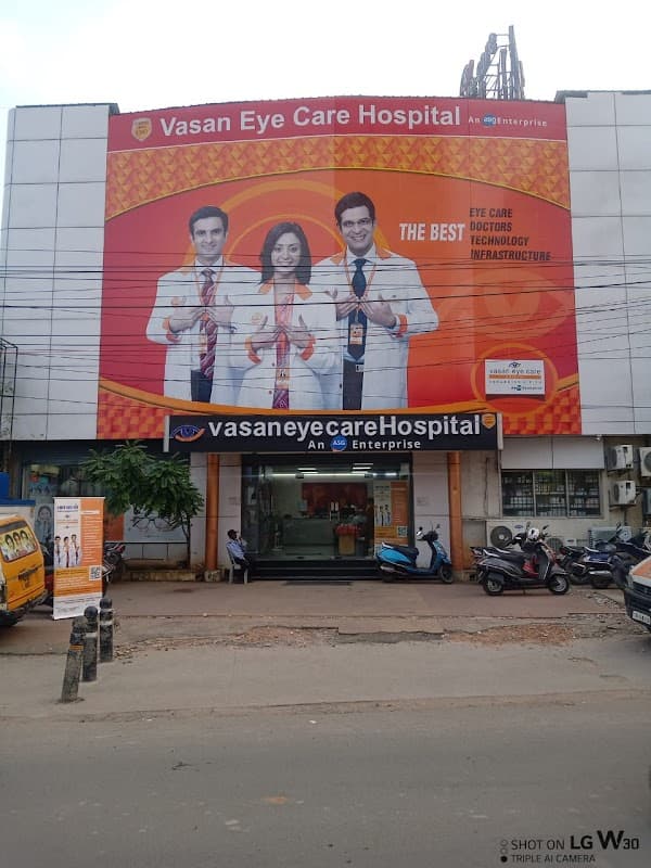 Vasan Eye Care Hospital - (Vadapalani, Chennai) - Padma Ambulance Service Vadapalani